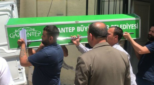Üzerine mangal devrilen 2 yaşındaki çocuk hayatını kaybetti