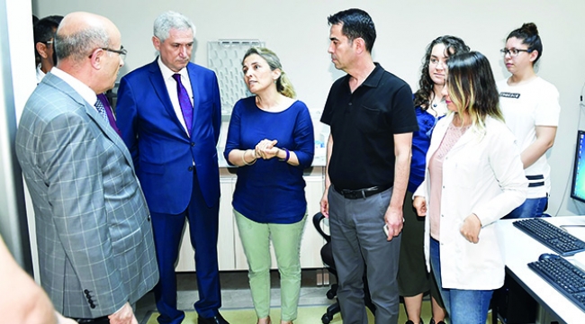 Vali Demirtaş, ÇÜMERLAB'da incelemelerde bulundu