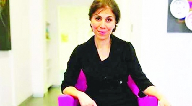 Yüreğine yürüyenlerin yolunu ödüllü resimleriyle aydınlatıyor