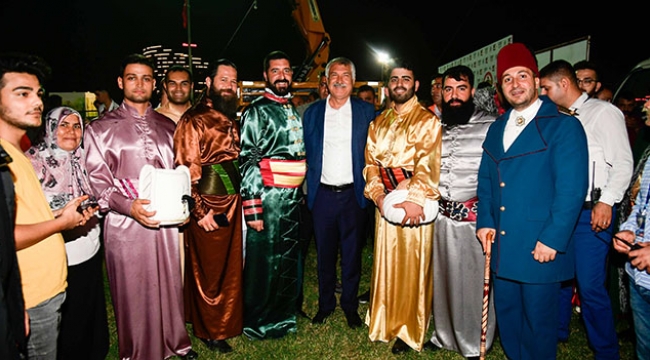 '7 düvelin yenemediği milleti  bir avuç hain teslim alamaz'