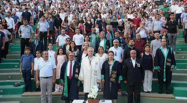 700 öğretmen Çukurova Üniversitesi’nden mezun oldu