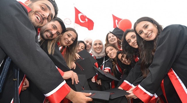 ATÜ'de mezuniyet coşkusu