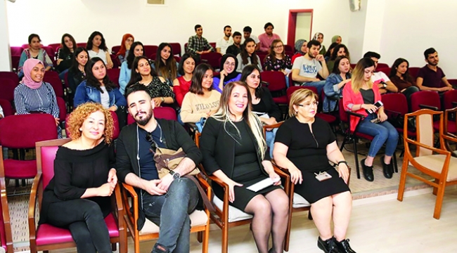 Ç.Ü.'lü öğrencilerin okullara yardımı sürüyor