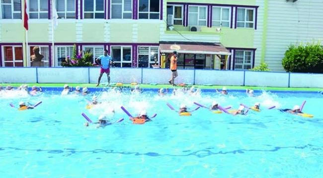 Ceyhanlı çocuklar havuza kavuştu