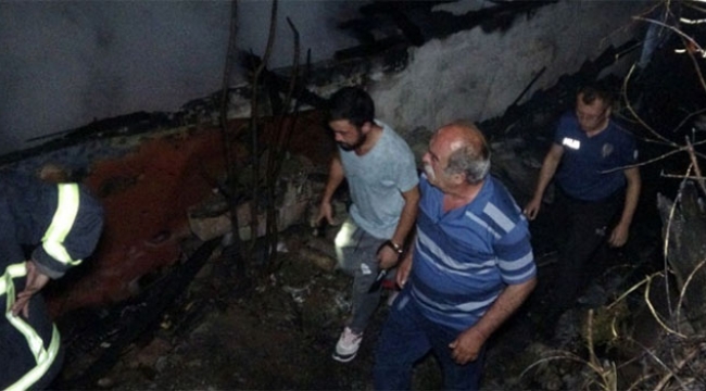 Düğünden dönenen aile evi bu halde buldu