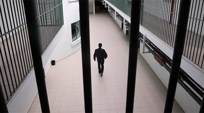 Firari cinayet zanlısı otogarda polislere teslim oldu