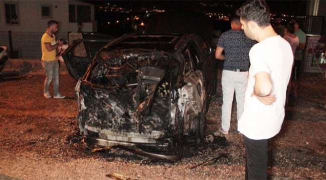 Lüks aracı havlu ile tutuşturup yaktılar