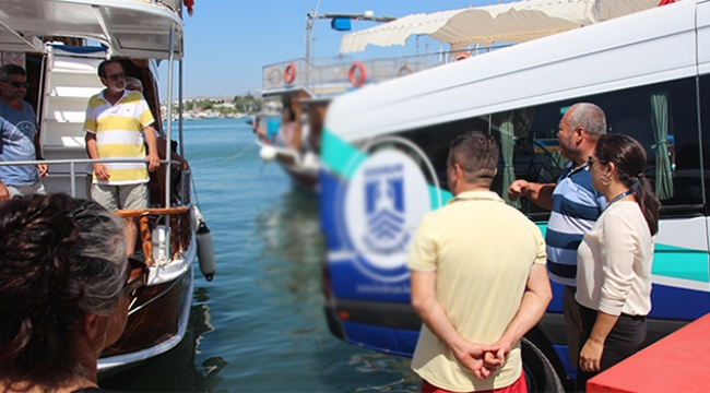 Minibüs tekneye çarptı