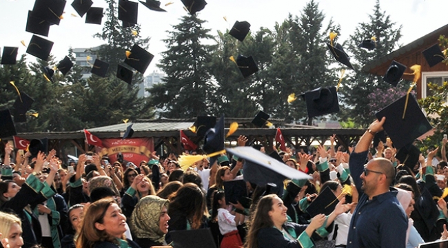 MYO’da mezuniyet sevinci