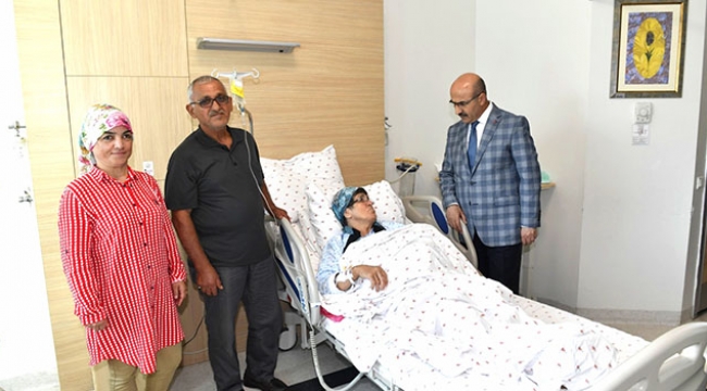 Şehit annesini hastanede ziyaret etti