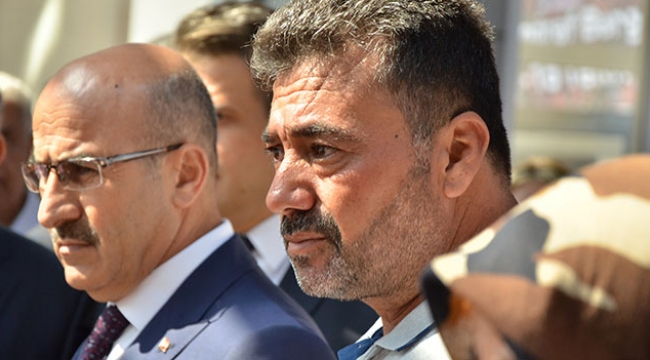 Şehit babası 15 Temmuz fotoğraf sergisini gözyaşlarıyla gezdi