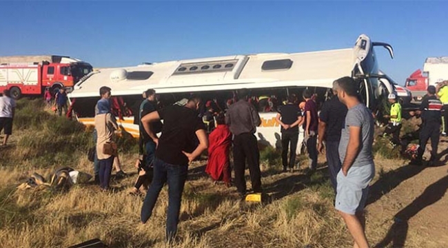 Yolcu otobüsü devrildi: 15 yaralı