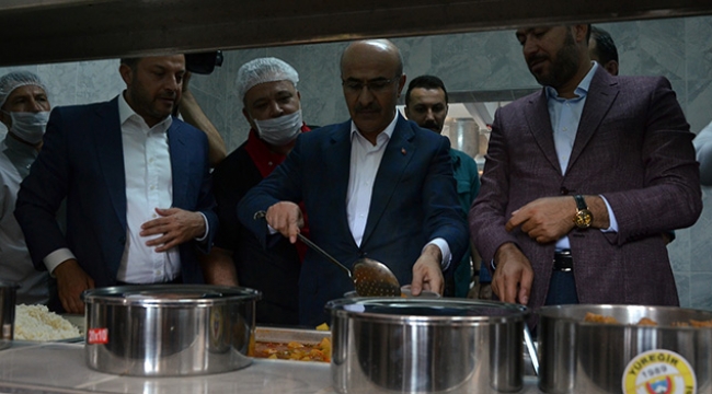 Yüreğir Aşevi 2 bin 500 vatandaşı doyuruyor