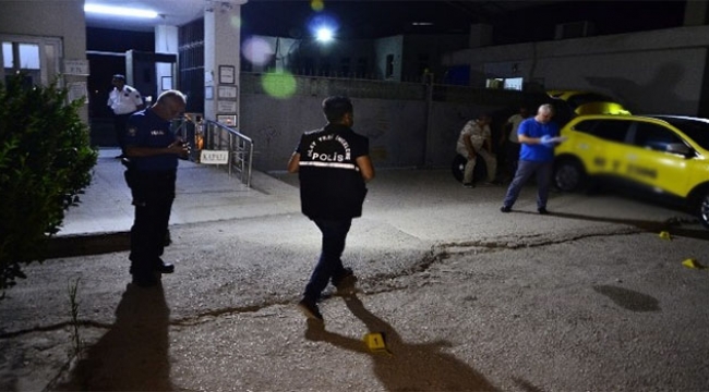 Adana’da 2 kişi genelev çıkışında silahlı saldırıya uğradı