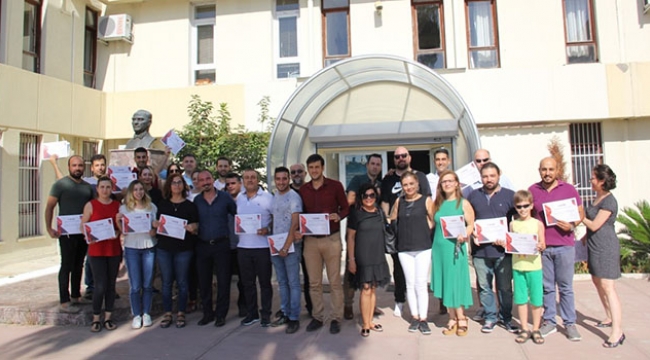 AOSB Akademi’nin İngilizce kursiyerleri sertifikalarını aldı