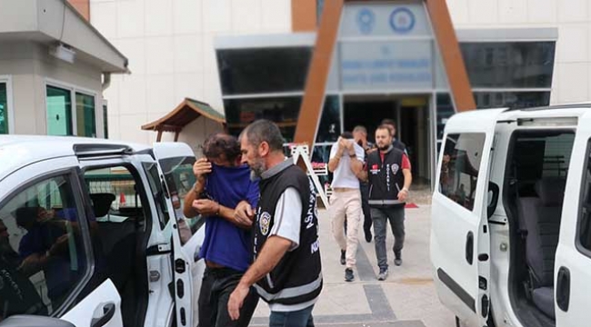 Çaldıkları otomobili sahibine satmaya çalıştılar