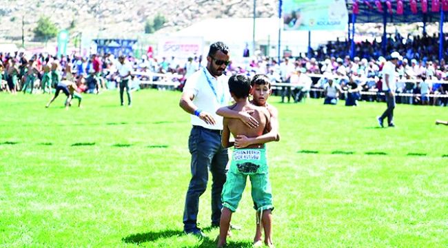 Güreşçiler er meydanında coştu