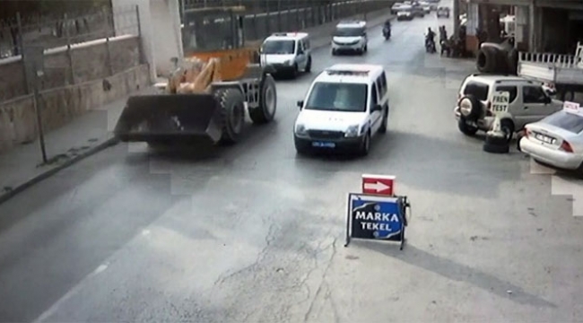 Maaşını alamayınca kepçeyi ve polis memurunu kaçırdı