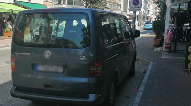 Polisin önünde baltalı-bıçaklı kavga
