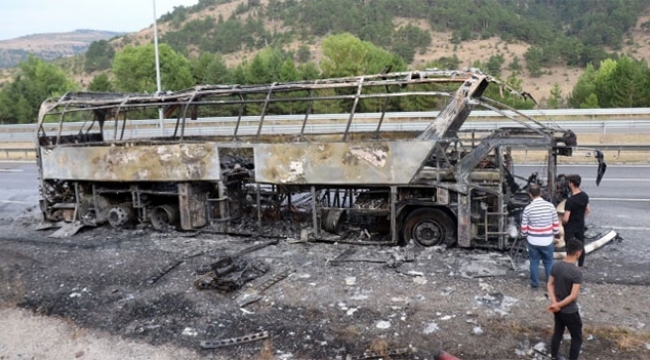 Seyir halindeki otobüs alev alev yandı!