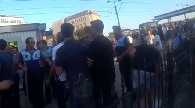 Seyyar satıcılar zabıtaya sopayla saldırdı