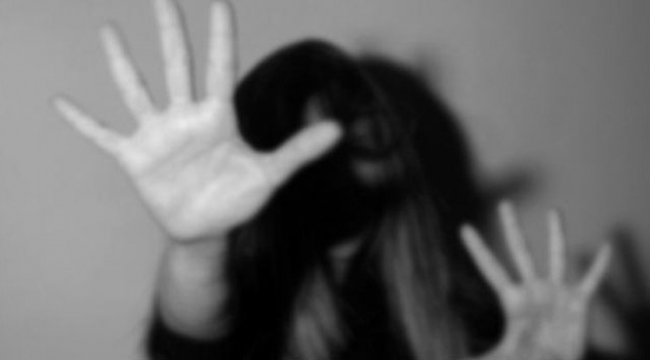 Üvey torununa cinsel istismarda bulunan dede serbest