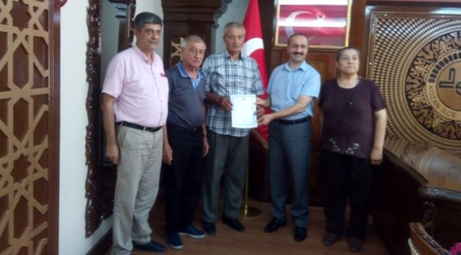 Aladağ ailesinden Diyanet'e arsa bağışı