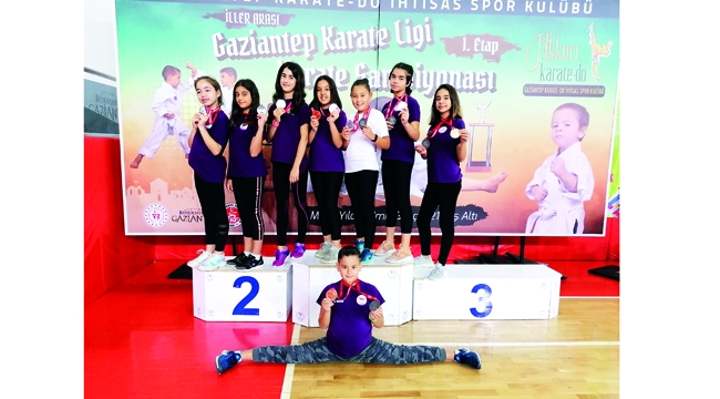 Çİ-YO'lu karateciler madalyaları topladı