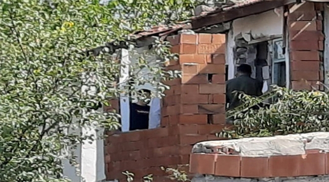 Çocuğunun yanında karısını öldürdü