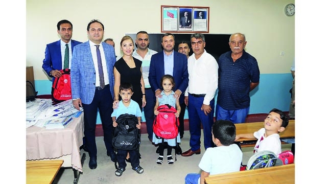 Kocaispir’den öğrencilere çanta sürprizi