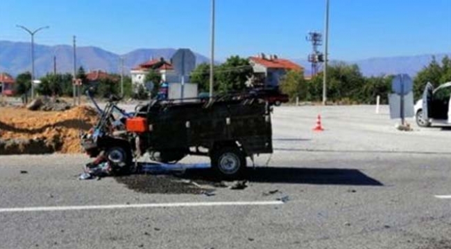 Minibüs ile tarım aracı çarpıştı 1 ölü