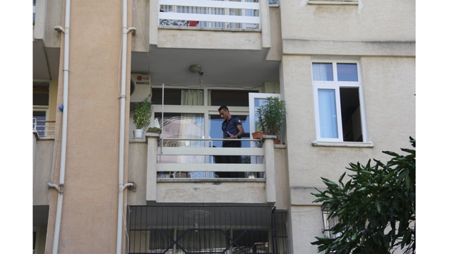 Oğlu yemeği beğenmeyince kendini balkondan aşağı attı