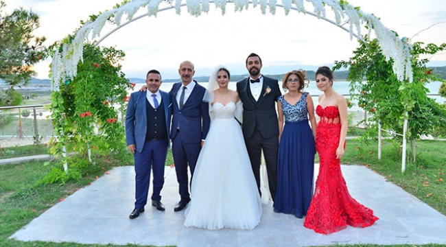 Rüya gibi bir düğünle dünya evine girdiler