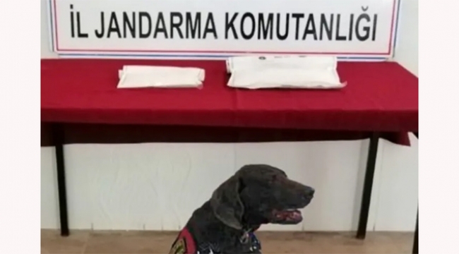 Bebek çantasından, 1 kilo 385 gram uyuşturucu çıktı
