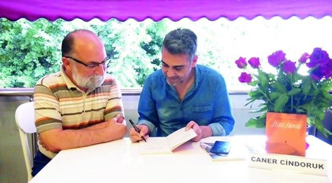 Caner Cindoruk, hayranları için 'Sessiz Şarkıcı'yı imzaladı