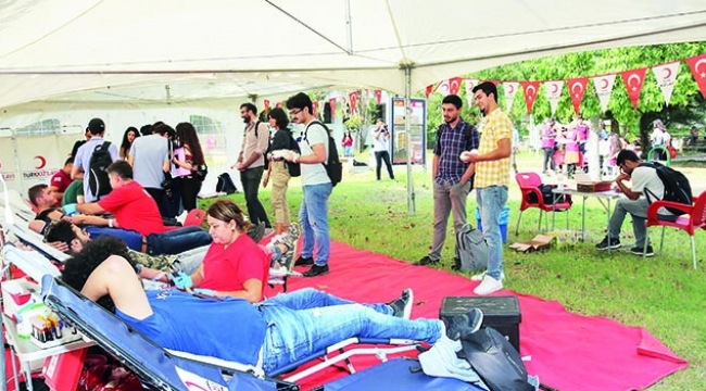 Çukurova Üniversitesi  öğrencileri kan bağışladı