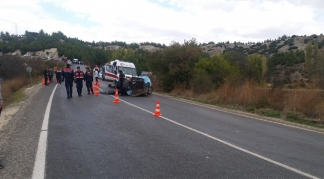 Kamyon ile traktör çarpıştı 3 kişi hayatını kaybetti