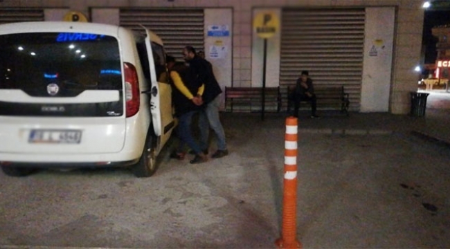 Kavga etti sokak ortasında bıçaklayıp kaçtı