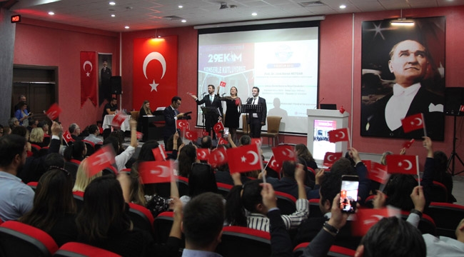 Opera sanatçıları sahneye Cumhuriyet için çıktı