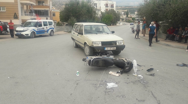 Otomobil ile motosiklet ile çarpıştı