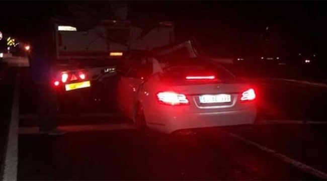 Otomobil tırın altına girdi sürücü hayatını kaybetti