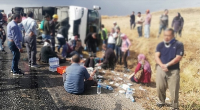 Tur otobüsü devrildi: 1 ölü 29 yaralı