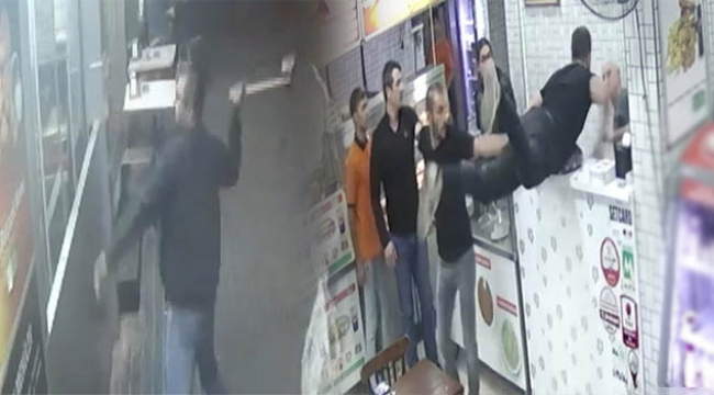 Yemek siparişini göndermeyen dönerciyi bastı