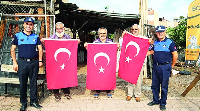 Yüreğir’de bayrak kampanyası
