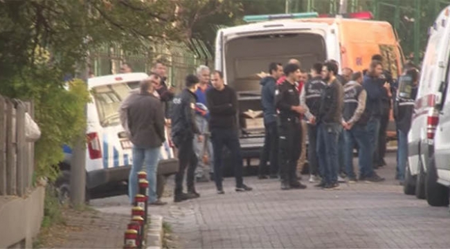 1'i çocuk 3 kişi evinde ölü bulundu