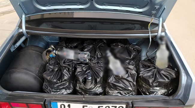 Bir otomobilden 180 şişe sahte içki çıktı