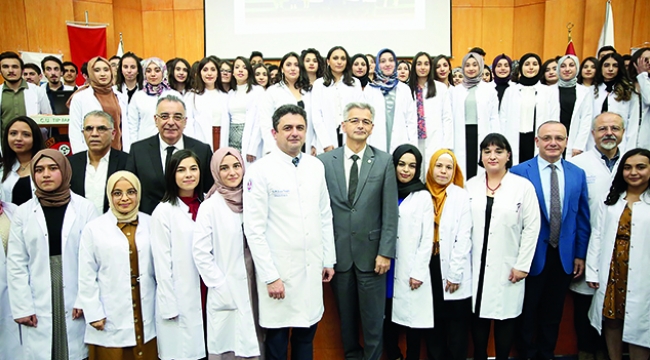 Geleceğin diş hekimleri önlük giydi