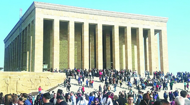 Gençlik Ata'sına koştu