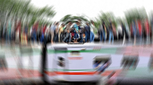 İki tren çarpıştı: 16 ölü, 48 yaralı
