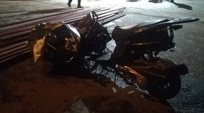 Motosikletin üzerine demir profiller düştü: 1 ölü, 1 yaralı